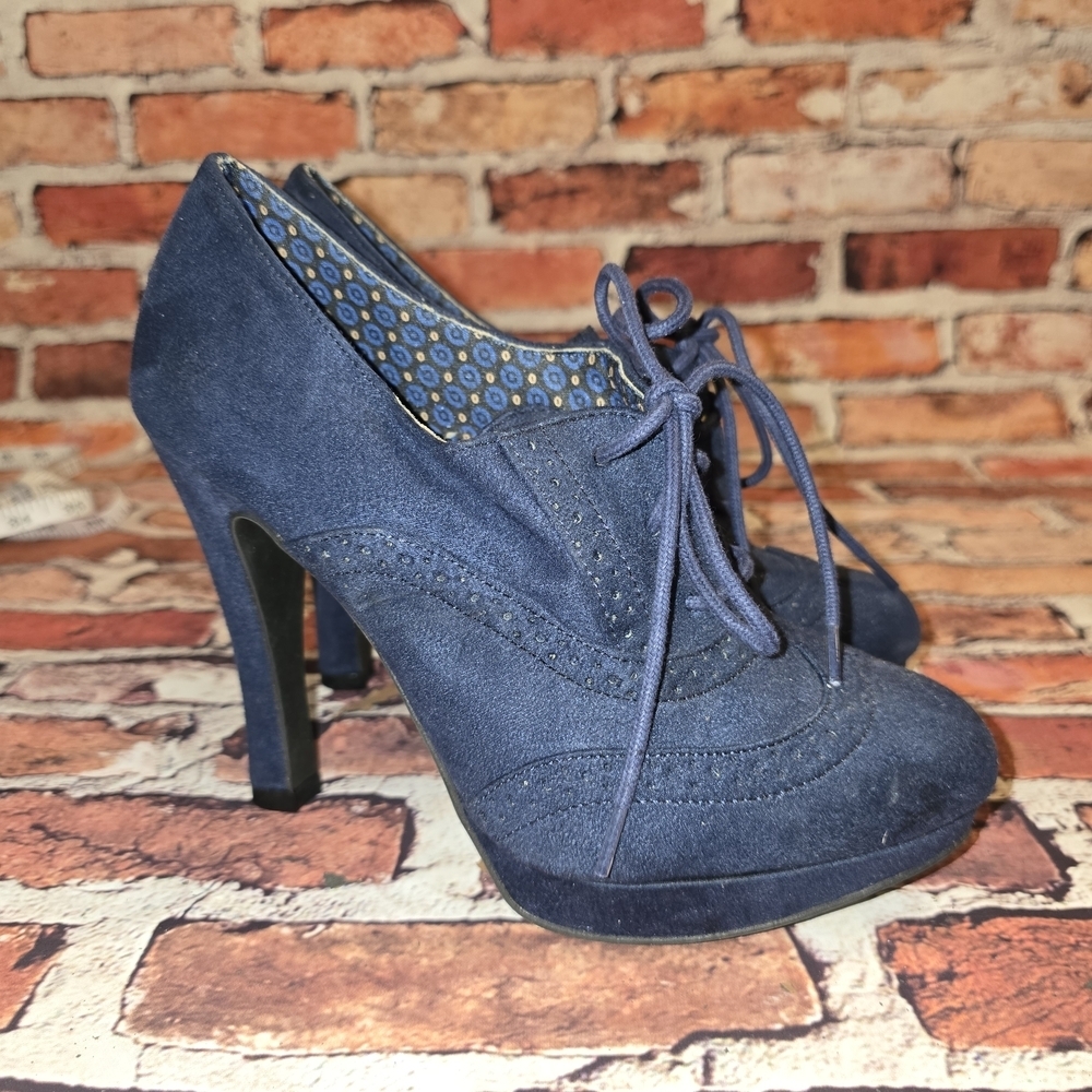 FIONI Clothing Navy Lace-Up Heels Size 6.5